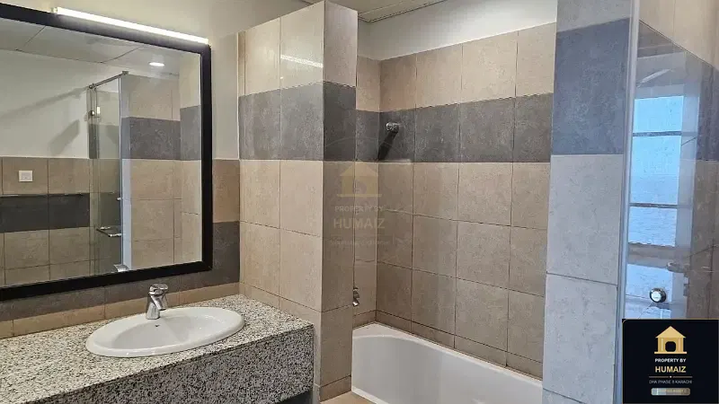 2-Bedroom Luxury Apartment (Sea Facing, 4 Bath, Suite 1) at Pearl Towers For Sale in DHA Phase 8 Karachi — Photograph 4