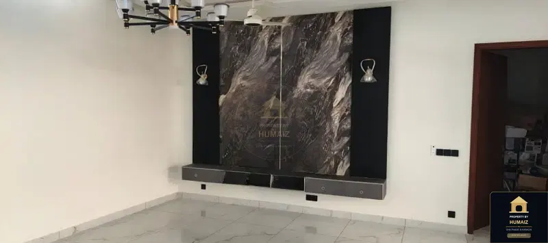 500 Sq. Yd. 8-Bedroom Luxury Villa (Basement, 7 Bath, Residence 2) in DHA Phase 8 For Sale in DHA Phase 8 Karachi — Photograph 5