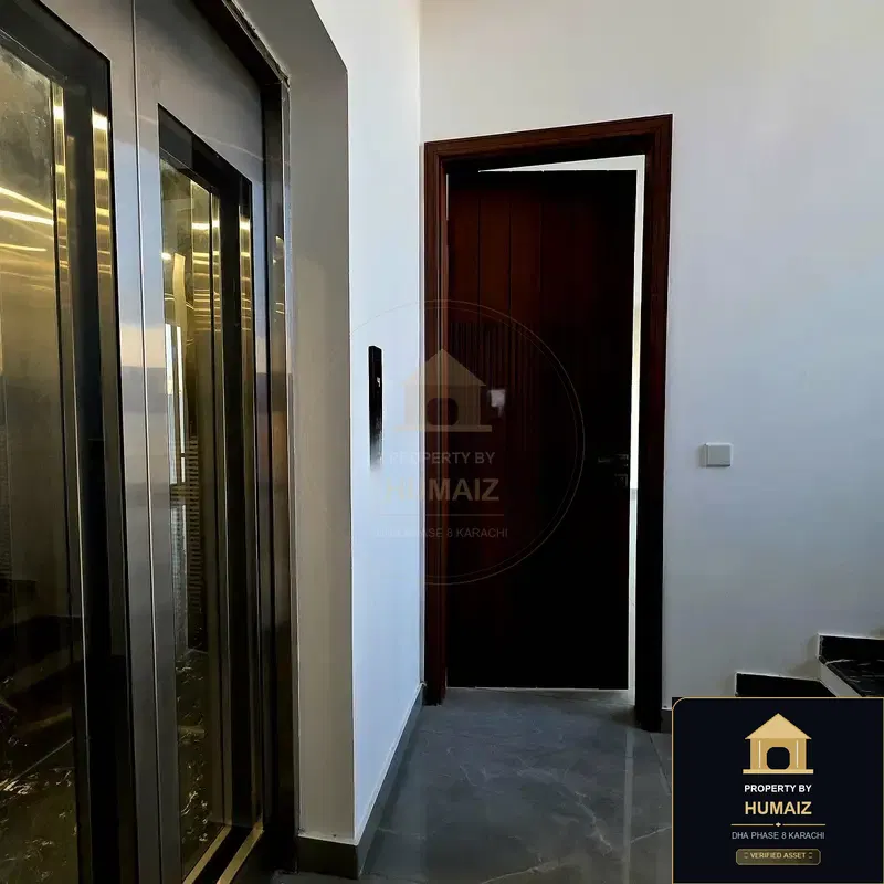 113 Sq. Yd. Corporate Office Space (Unit 4) on Zulfiqar Commercial For Rent in DHA Phase 8 Karachi — Photograph 4