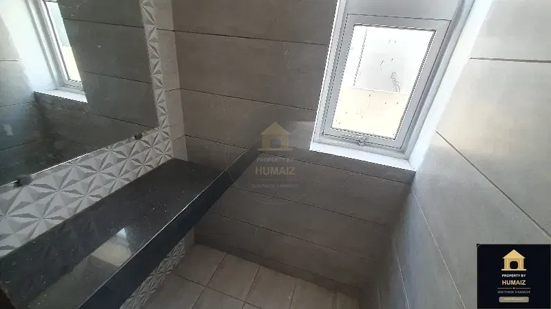 289 Sq. Yd. Corporate Office Space on Zulfiqar Commercial For Rent in DHA Phase 8 Karachi — Photograph 5