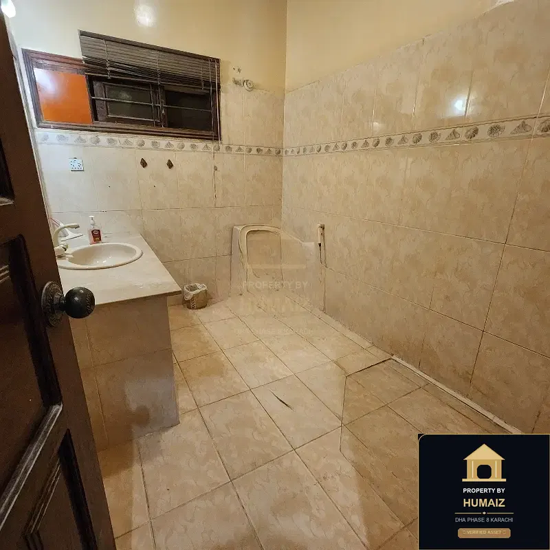 1,332 Sq. Yd. 10-Bedroom Luxury Villa in Zone A For Sale in DHA Phase 8 Karachi — Photograph 11