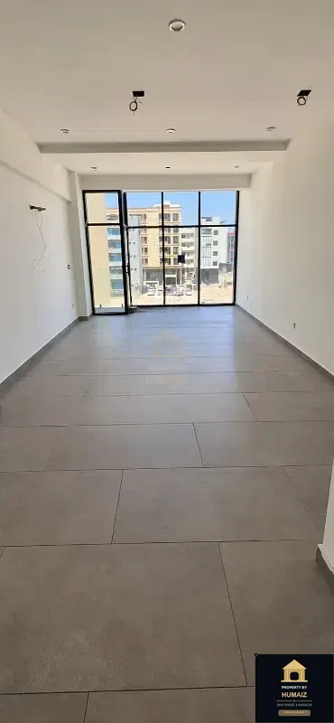 67 Sq. Yd. Corporate Office Space (Corner, Unit 2) on Zulfiqar Commercial For Rent in DHA Phase 8 Karachi — Photograph 4