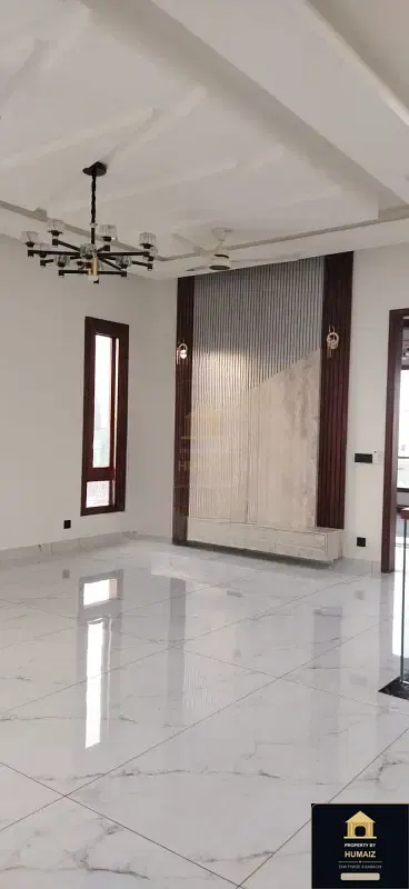 500 Sq. Yd. 6-Bedroom Luxury Villa (Basement, 6 Bath, Residence 45) in DHA Phase 8 For Sale in DHA Phase 8 Karachi — Photograph 3