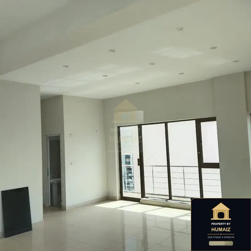 111 Sq. Yd. Corporate Office Space (Corner, Unit 3) on Zulfiqar Commercial For Rent in DHA Phase 8 Karachi — Photograph 9