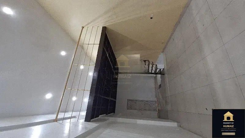 44 Sq. Yd. Commercial Retail Shop on Zulfiqar Commercial For Rent in DHA Phase 8 Karachi — Photograph 4