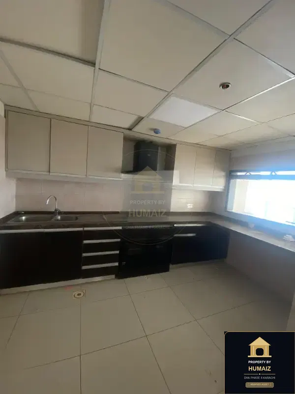 4-Bedroom Luxury Apartment (Sea Facing, 6 Bath, Suite 11) at Pearl Towers For Sale in DHA Phase 8 Karachi — Photograph 12