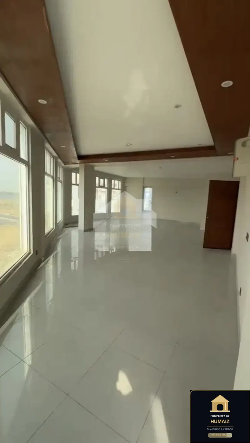 127 Sq. Yd. Corporate Office Space on Zulfiqar Commercial For Rent in DHA Phase 8 Karachi — Photograph 6