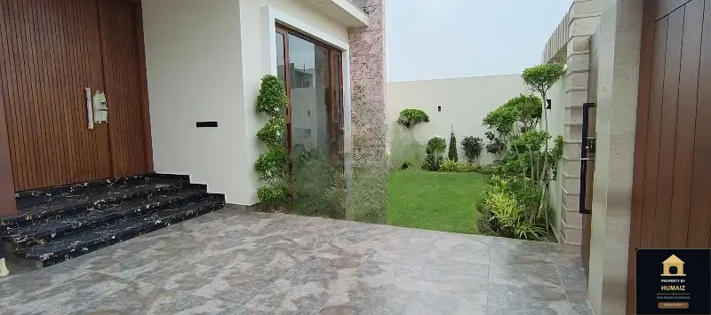 500 Sq. Yd. 7-Bedroom Luxury Villa (Basement, 6 Bath, Residence 3) in DHA Phase 8 For Sale in DHA Phase 8 Karachi — Photograph 2