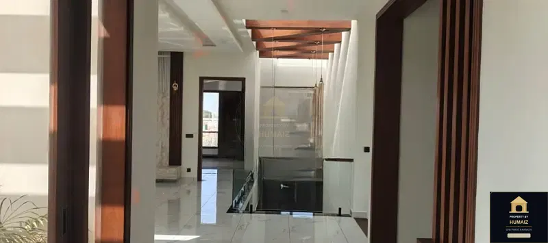 500 Sq. Yd. 8-Bedroom Luxury Villa (Basement, 7 Bath, Residence 2) in DHA Phase 8 For Sale in DHA Phase 8 Karachi — Photograph 9