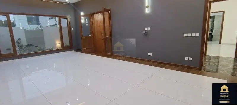600 Sq. Yd. 7-Bedroom Luxury Villa in Zone A For Sale in DHA Phase 8 Karachi — Photograph 7