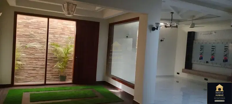 500 Sq. Yd. 8-Bedroom Luxury Villa (Basement, 7 Bath, Residence 2) in DHA Phase 8 For Sale in DHA Phase 8 Karachi — Photograph 17