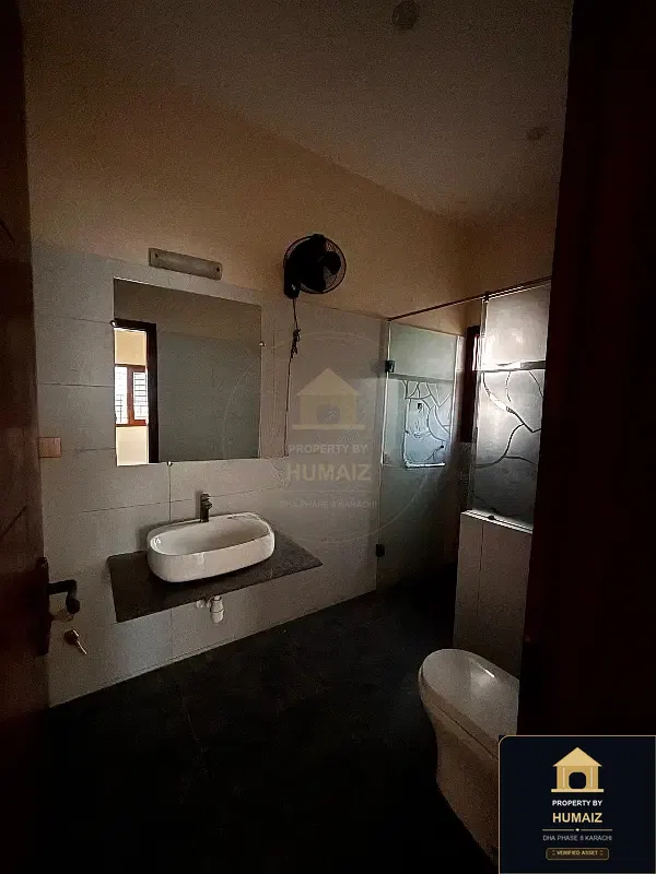 4-Bedroom Upper/Lower Portion (Brand New, 4 Bath, Unit 6) in DHA Phase 8 For Rent in DHA Phase 8 Karachi — Photograph 11