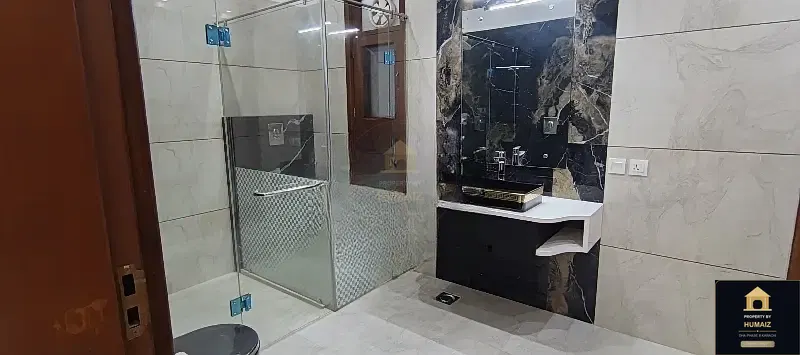 600 Sq. Yd. 7-Bedroom Luxury Villa in Zone A For Sale in DHA Phase 8 Karachi — Photograph 11