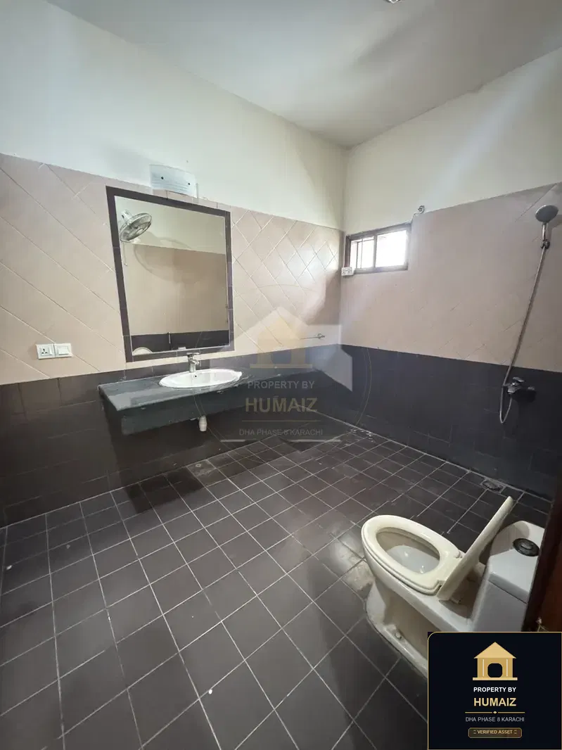 3-Bedroom Upper/Lower Portion (Boulevard Facing, 3 Bath, Unit 62) in DHA Phase 8 For Rent in DHA Phase 8 Karachi — Photograph 9