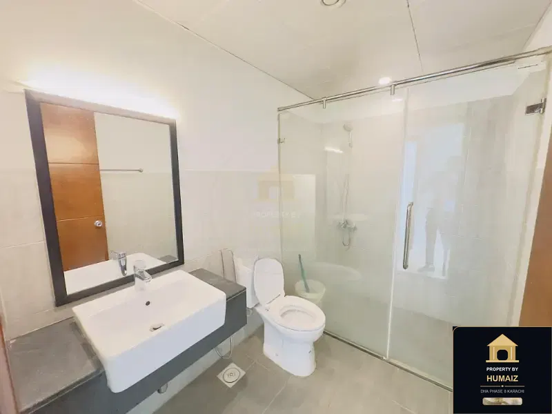 3-Bedroom Luxury Apartment (Sea Facing, 5 Bath, Suite 3) at Pearl Towers For Rent in DHA Phase 8 Karachi — Photograph 11