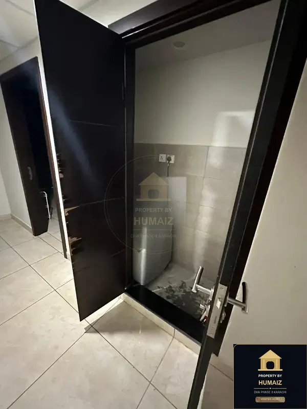 3-Bedroom Luxury Apartment (Boulevard Facing, 3 Bath, Suite 8) at Pearl Towers For Sale in DHA Phase 8 Karachi — Photograph 12