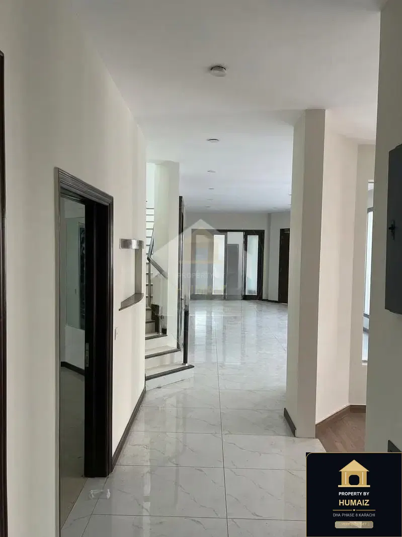 4-Bedroom Upper/Lower Portion (5 Bath, Unit 12) in DHA Phase 8 For Rent in DHA Phase 8 Karachi — Photograph 5