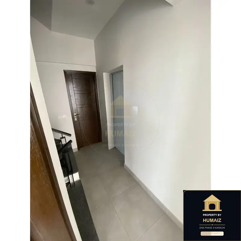 122 Sq. Yd. Corporate Office Space (Corner, Unit 1) on Zulfiqar Commercial For Rent in DHA Phase 8 Karachi — Photograph 4