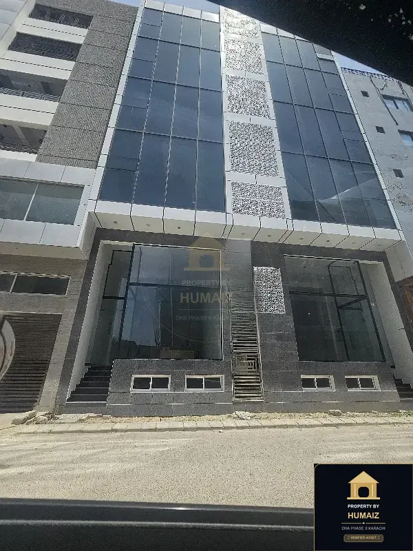 183 Sq. Yd. Commercial Retail Shop on Zulfiqar Commercial For Sale in DHA Phase 8 Karachi — Photograph 2