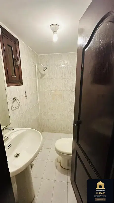 4-Bedroom Upper/Lower Portion (5 Bath, Unit 2) in DHA Phase 8 For Rent in DHA Phase 8 Karachi — Photograph 15