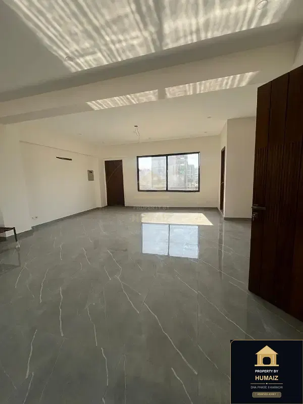 113 Sq. Yd. Corporate Office Space on Zulfiqar Commercial For Sale in DHA Phase 8 Karachi — Photograph 3