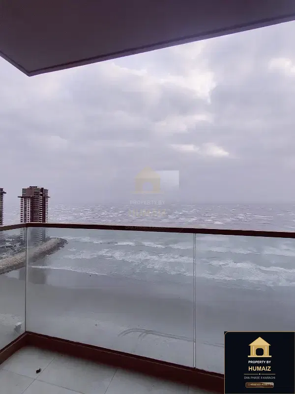 3-Bedroom Luxury Apartment (Sea Facing, 5 Bath, Suite 19) at The Views For Sale in DHA Phase 8 Karachi — Photograph 4