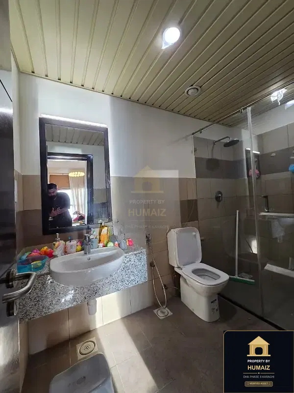 4-Bedroom Luxury Apartment (Sea Facing, 5 Bath, Suite 2) at Pearl Towers For Rent in DHA Phase 8 Karachi — Photograph 9