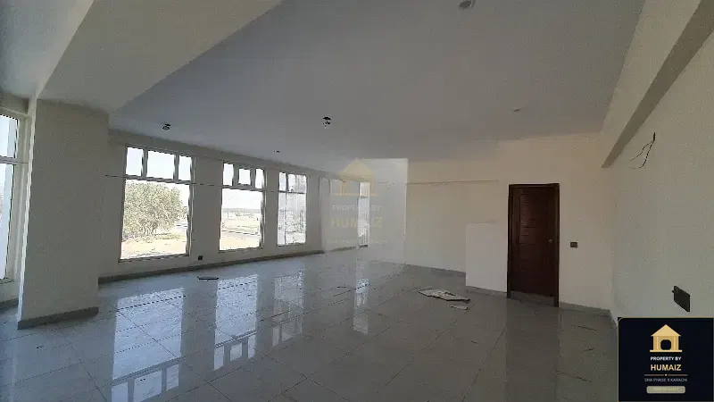 142 Sq. Yd. Corporate Office Space on Zulfiqar Commercial For Rent in DHA Phase 8 Karachi — Photograph 4