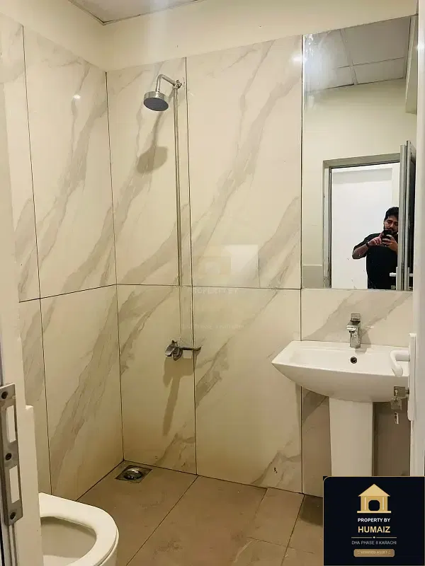 3-Bedroom Luxury Apartment (Corner, 3 Bath, Suite 25) on Al-Murtaza Commercial For Rent in DHA Phase 8 Karachi — Photograph 7