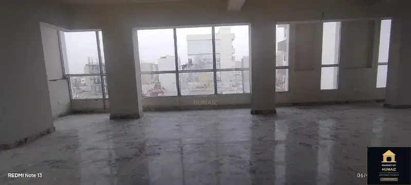 122 Sq. Yd. Corporate Office Space (Boulevard Facing, Unit 2) on Zulfiqar Commercial For Rent in DHA Phase 8 Karachi — Photograph 2