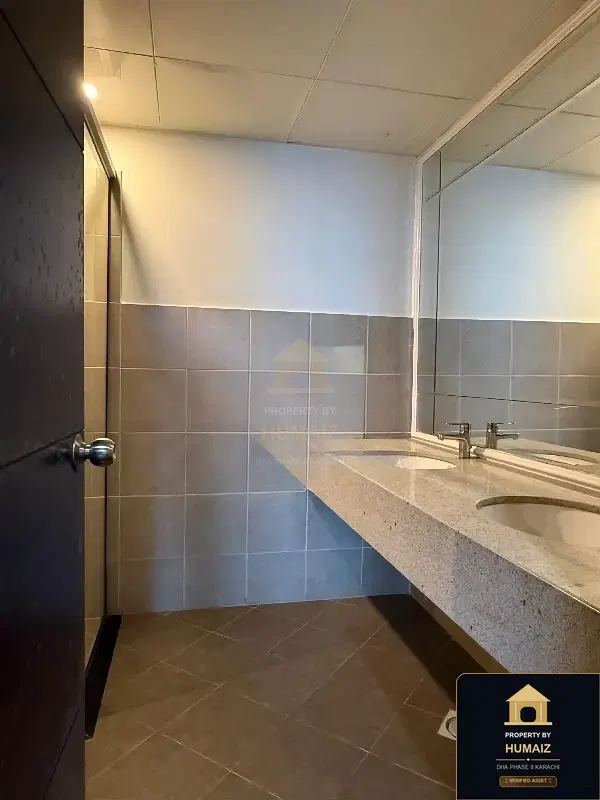3-Bedroom Luxury Apartment (Sea Facing, 4 Bath, Suite 29) at Pearl Towers For Sale in DHA Phase 8 Karachi — Photograph 10