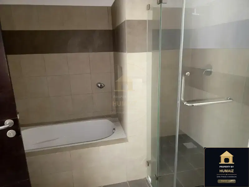 3-Bedroom Luxury Apartment (Sea Facing, 5 Bath, Suite 6) at Pearl Towers For Rent in DHA Phase 8 Karachi — Photograph 11