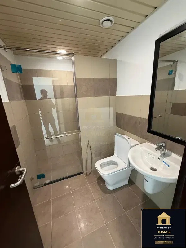 3-Bedroom Luxury Apartment (Sea Facing, 5 Bath, Suite 10) at Pearl Towers For Sale in DHA Phase 8 Karachi — Photograph 8