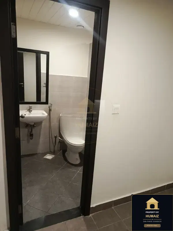 3-Bedroom Luxury Apartment (5 Bath, Suite 2) at Pearl Towers For Sale in DHA Phase 8 Karachi — Photograph 32