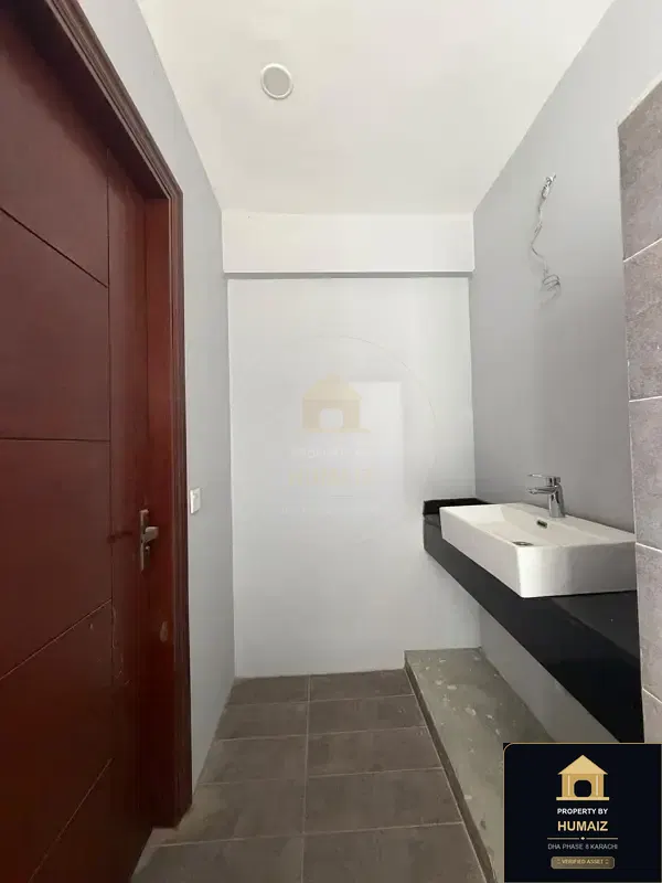 222 Sq. Yd. Corporate Office Space (6 Bath, Unit 1) on Zulfiqar Commercial For Sale in DHA Phase 8 Karachi — Photograph 4
