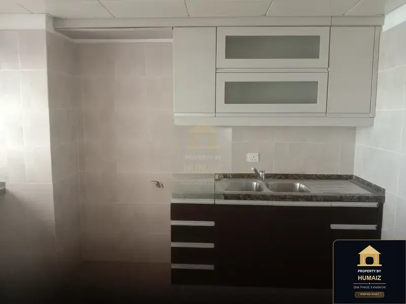 3-Bedroom Luxury Apartment (Sea Facing, 5 Bath, Suite 18) at Pearl Towers For Sale in DHA Phase 8 Karachi — Photograph 9