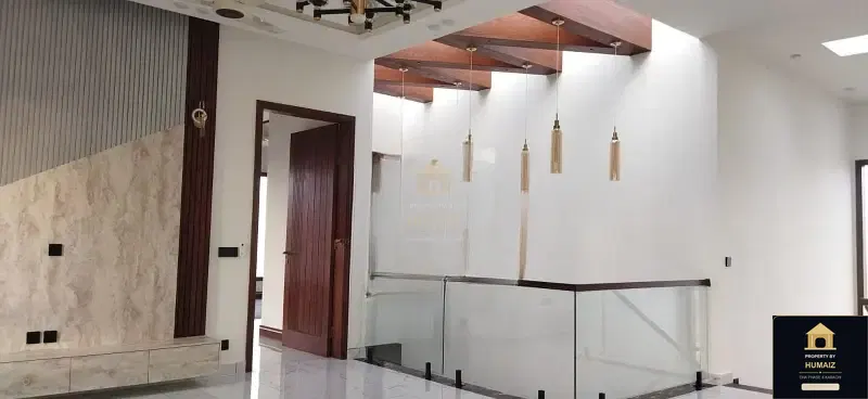 500 Sq. Yd. 6-Bedroom Luxury Villa (Basement, 6 Bath, Residence 45) in DHA Phase 8 For Sale in DHA Phase 8 Karachi — Photograph 7