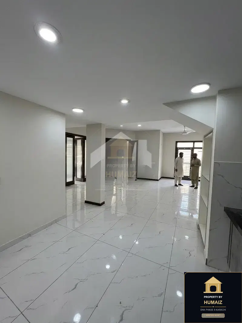 4-Bedroom Upper/Lower Portion (5 Bath, Unit 12) in DHA Phase 8 For Rent in DHA Phase 8 Karachi — Photograph 7