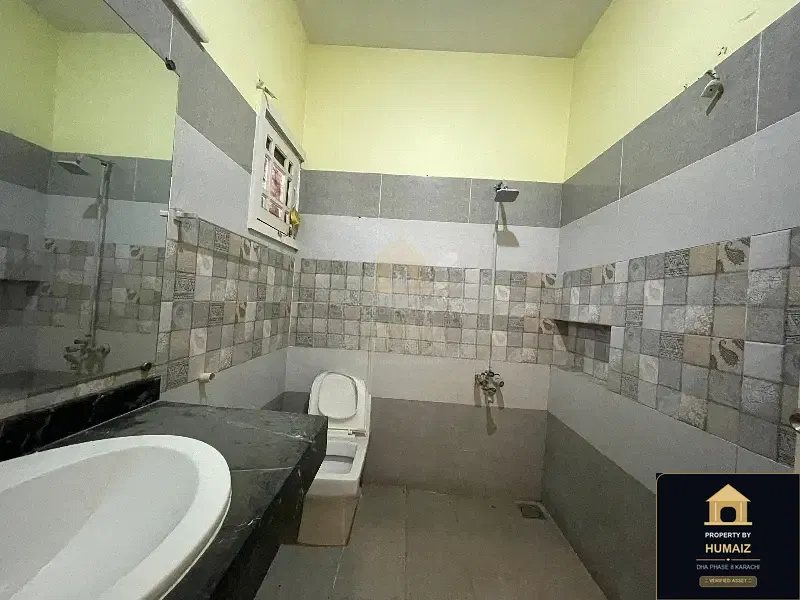 4-Bedroom Upper/Lower Portion (4 Bath, Unit 4) in DHA Phase 8 For Rent in DHA Phase 8 Karachi — Photograph 15