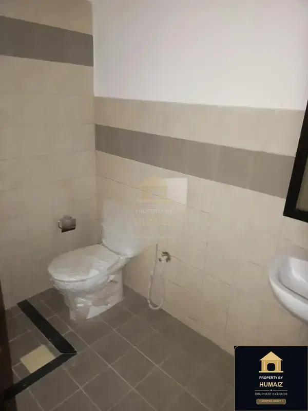 3-Bedroom Luxury Apartment (Sea Facing, 5 Bath, Suite 6) at Pearl Towers For Rent in DHA Phase 8 Karachi — Photograph 18