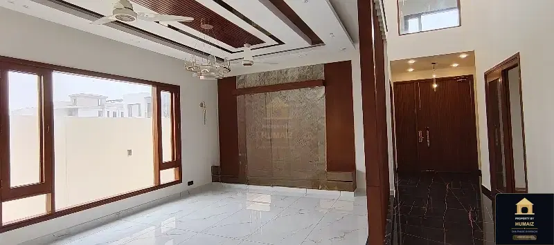 500 Sq. Yd. 7-Bedroom Luxury Villa (Basement, 6 Bath, Residence 3) in DHA Phase 8 For Sale in DHA Phase 8 Karachi — Photograph 9