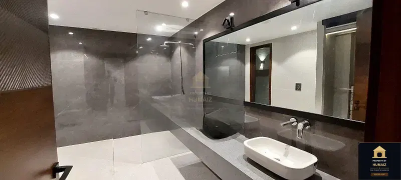 500 Sq. Yd. 6-Bedroom Luxury Villa (Private Pool, 6 Bath, Residence 1) in DHA Phase 8 For Rent in DHA Phase 8 Karachi — Photograph 6