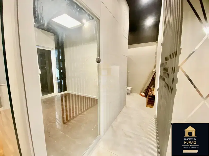 100 Sq. Yd. Corporate Office Space (Boulevard Facing, 1 Bath, Unit 1) on Zulfiqar Commercial For Rent in DHA Phase 8 Karachi — Photograph 8