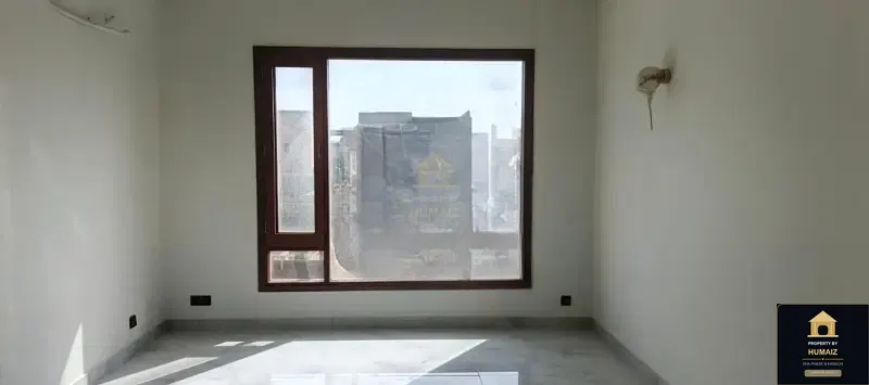500 Sq. Yd. 8-Bedroom Luxury Villa (Basement, 7 Bath, Residence 2) in DHA Phase 8 For Sale in DHA Phase 8 Karachi — Photograph 11