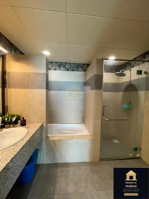 2-Bedroom Luxury Apartment (Sea Facing, 4 Bath, Suite 12) at Pearl Towers For Rent in DHA Phase 8 Karachi — Photograph 15
