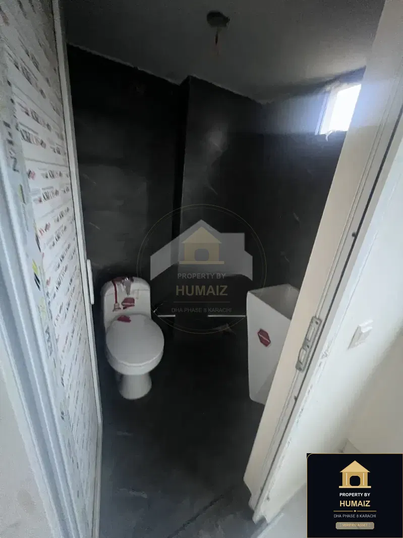 94 Sq. Yd. Commercial Retail Shop (Brand New, Unit 2) on Zulfiqar Commercial For Rent in DHA Phase 8 Karachi — Photograph 5